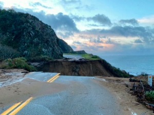 Калифорнија, отворила се огромна рупа и однела пут у океан