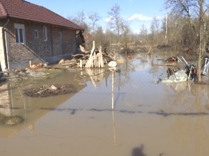 Потоци и речице направиле проблем мештанима села код Чачка, до неких кућа само трактором