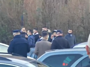 Курти и Османи у Северној Митровици, Срби негодовали