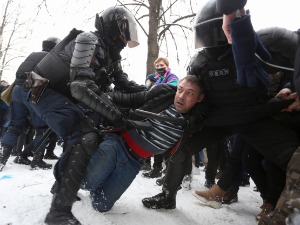 Хиљаде ухапшених на митинзима подршке Наваљном, његова супруга пуштена на слободу