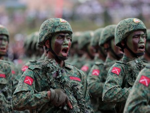 Војска на улицама Мјанмара, Аунг Сан Су Ћи иза решетака