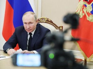 Путин: Друштвене мреже манипулишу свешћу корисника