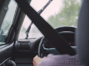 Полиција зауставља све више дрогираних за воланом, како се ради нарко-тест на лицу места