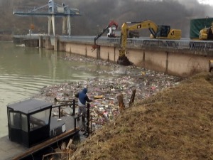 Из Потпећког језера сакупљено 110 камиона смећа, у Министарству истичу да је потребно трајно решење