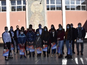 Рачунари за 60 ђака у Грачаници