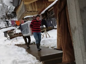 Тринаесторо Костовића коначно добилo ново купатило