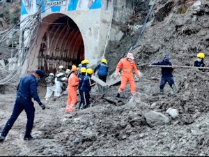 Најмање 12 мртвих и 170 несталих после обрушавања глечера у Индији