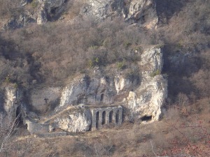 Албанци ухваћени у крађи православне испоснице код Призрена