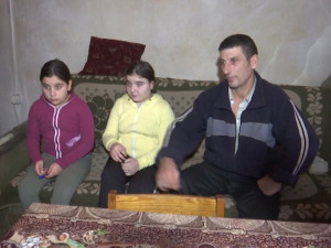 Станковићи живе у страху јер им се кућа урушава, немоћни су да било шта реше сами