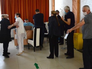 Друга доза вакцина на три пункта за грађане с простора КиМ