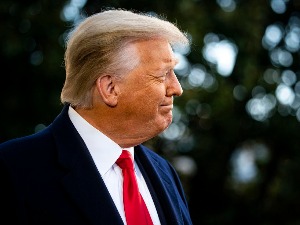 Трамп се нада да ће се вратити у Белу кућу, али на "Твитер" неће више никада