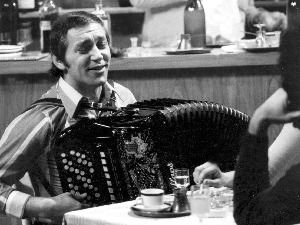 Samo Tozovac zna ko je Mile s lajkovačke pruge. Ostali samo nagađaju Samo Tozovac zna ko je Mile s lajkovačke pruge. Ostali samo nagađaju