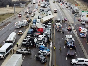 Најмање петоро погинулих у судару више од 100 возила у Тексасу