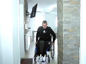 Немања је тешко повређен у саобраћајној несрећи, наду да поново хода дају лекари са Тајланда