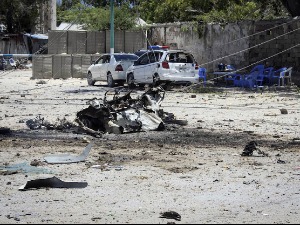 Експлозија аутомобила-бомбе близу парламента у Сомалији, неколико људи погинуло