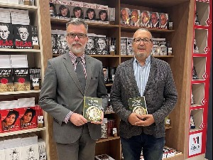 Сваком матуранту књига на дар