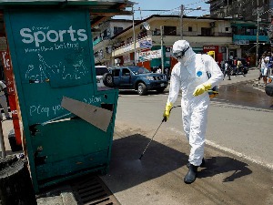 Четири особе преминуле од еболе у Гвинеји, власти у страху од нове епидемије
