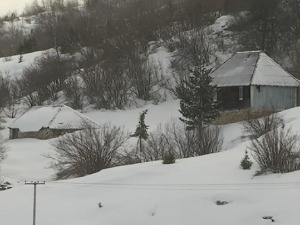 Зима на Пештери мења ћуд како хоће, пробија кости и трагове завеје за пола сата