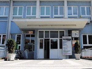 Ковид пацијент покушао да побегне из болнице у Смедереву, пронађен на крову вешернице