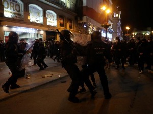 Шпанија, сукоб полиције и демонстраната  због хапшења репера