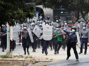 У протестима у Мјанмару полиција убила демонстранта