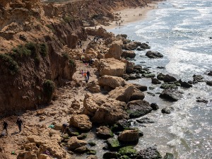 Стотине тона нафте излило се дуж израелске обале