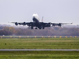 Киша делова са "боинга", након Денвера, падала и по насељу у Холандији