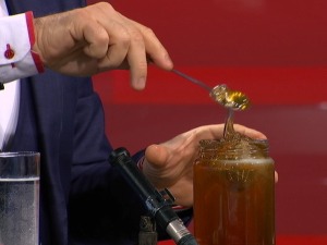 Прави мед или фалсификат - и свећа може да помогне да отклонимо дилему