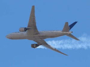 "Боинг" препоручио суспендовање авиона "777", у САД издато упозорење