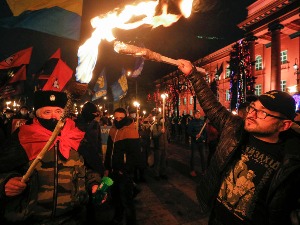 Људи са екстремним ставовима теже обављају сложене менталне задатке