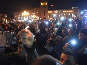 Протести у Јерменији: Хиљаде људи тражи оставку премијера Пашињана