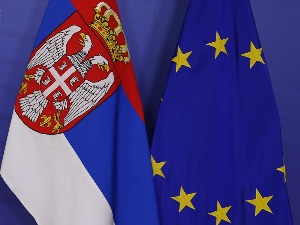 Усвојен извештај о напретку Србије – похвале економији, критике због корупције и медија