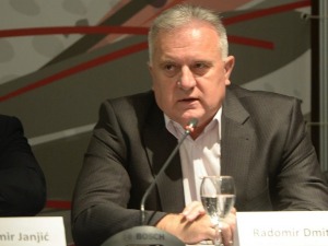 На службеном возилу министра Дмитровића одврнути шрафови на точковима