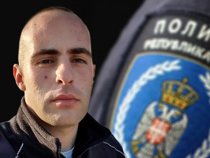 Студент Полицијске академије извукао шестомесечну бебу из закључаног аутомобила