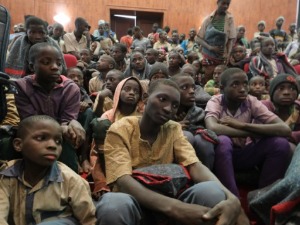 Отмичари ослободили нигеријске ученике, потрага за 300  девојчица још траје