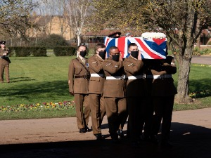 Британија се опростила од капетана Тома, прикупио милионе за британско здравство 