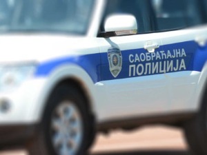 Возила са 2,47 промила алкохола па налетела на мотоцикл, лакше повређен младић