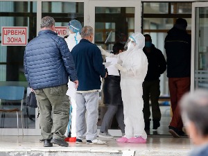 Мушкарац преминуо испред ковид амбуланте у Врању