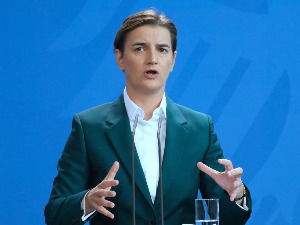 Брнабићева са Вархељијем: Очекујемо јасније смернице за примену нове методологије приступања ЕУ