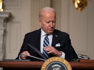 Бајден продужио Русији санкције још годину дана због Крима