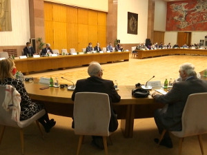 Од суботе у подне до понедељка у 6 ујутру не ради ништа осим продавница хране, апотека и пумпи