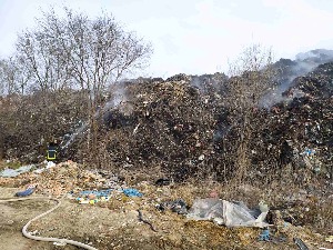 Општина Ковин: Све расположиве снаге ангажоване на гашењу пожара на депонији