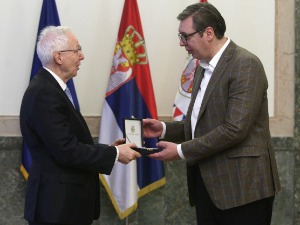 Вучић уручио одликовање гувернеру Развојне банке Савета Европе