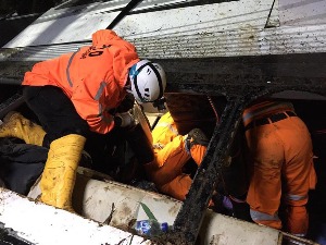 Аутобус слетео са пута на Јави, међу 27 погинулих и деца