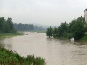 Преврнуо се чамац на Великој Морави – један младић испливао, за другим се трага