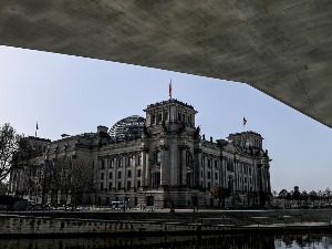 Афера у партији Ангеле Меркел, колико ће "купљени" посланици коштати демохришћане