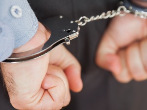 Ухапшен због недозвољеног држања оружја 