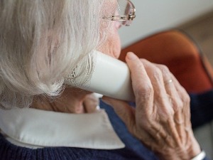 Упозорење ПИО Фонда: Пензионере позивају лажним лецима да дају личне податке за непостојећу исплату