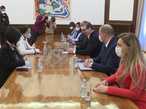 Вучић са Чен Бо, посебна пажња посвећена изградњи фабрике вакцине "Синофарм"