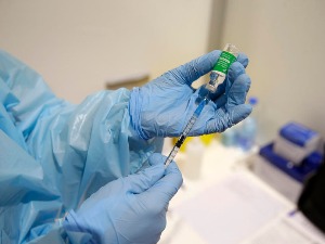 АЛИМС: Нема разлога за прекид вакцинације "Астра-Зенеком"